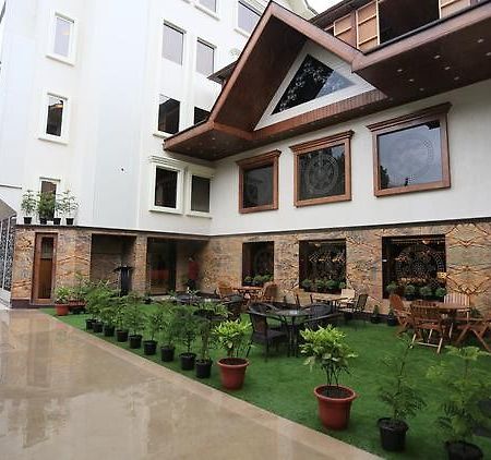 Hotel Ch2 Сринагар Экстерьер фото